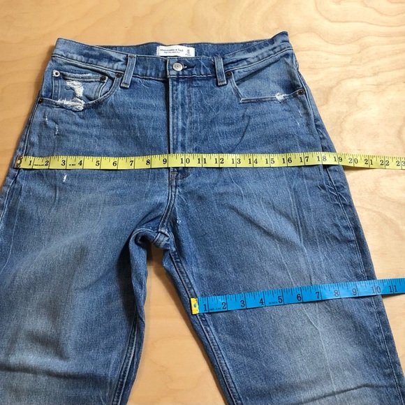 Abercrombie & Fitch High Rise Mom Jean Size 30/10. - Picture 11 of 13